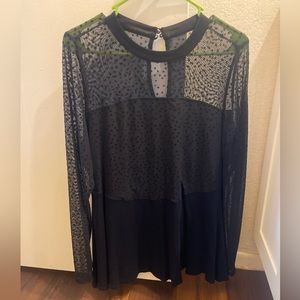 Torrid 1X lace long sleeve peplum blouse. Star pattern on top.